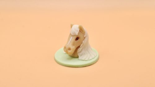 Bézs lófej  kis kézműves marcipán figura, 25g