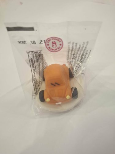 Narancssárga autó kis kézműves marcipán figura, 25g