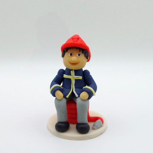Tűzoltó nagy kézműves marcipán figura, 55g
