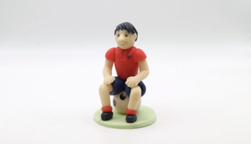 Piros-kék focista nagy kézműves marcipán figura, 55g