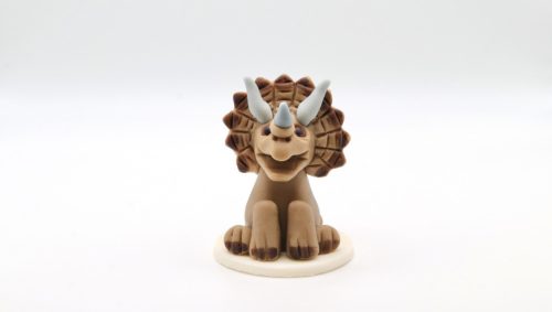 Háromszarvú dinó nagy kézműves marcipán figura, 55g